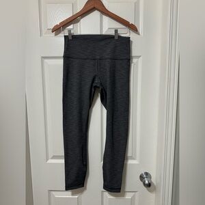 Lululemon wunder under hi rise 7/8 tight size 8 vguc *flaw